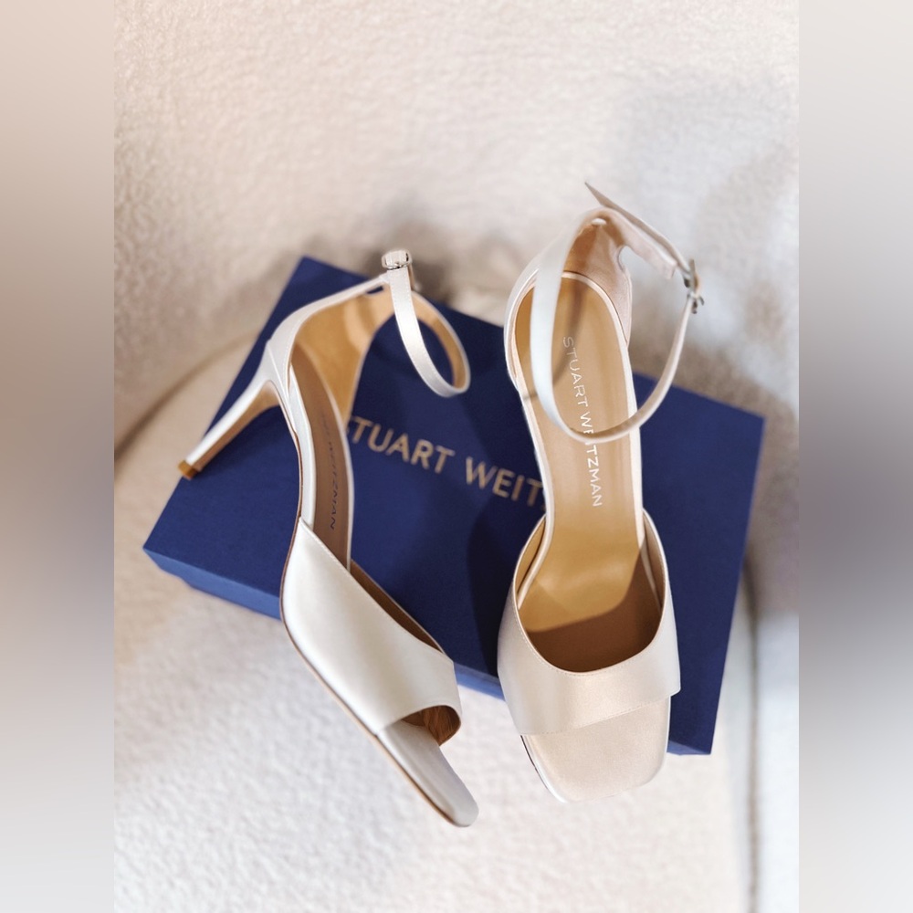 Stuart Weitzman NEW IN BOX 8B
Nudistia 75MM Satin Sandals